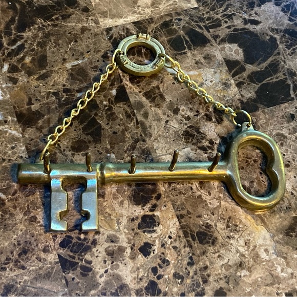 Brass Skeleton Key Hanger - Picture 1 of 7